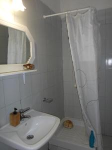 Koupelna v ubytování Bozelia Apartments
