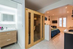 Photo de la galerie de l'établissement Cocon Privé avec Jacuzzi & Sauna, à Reims 21 autres photos