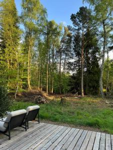 En hage utenfor Home With Large Plot In Asserbo Plantation