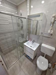 Koupelna v ubytování Cosey Studio Apartment For 2 Free Private Parking