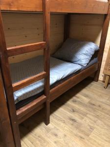 Postel nebo postele na pokoji v ubytování Liščí Jezero