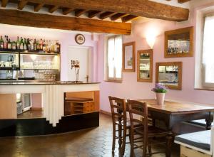 a dining room with a bar and a table at Hotel Santo Stefano in Campagnola Emilia