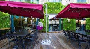 Um restaurante ou outro lugar para comer em Metropolo Hotel Yining Development Zone Hanma Building
