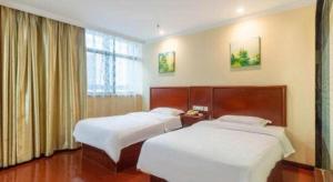 Ένα ή περισσότερα κρεβάτια σε δωμάτιο στο GreenTree Inn Wuhu Fangte Second Phase Nanxiang Wanshang Express Hotel