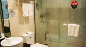 Ένα μπάνιο στο GreenTree Inn Wuhu Fangte Second Phase Nanxiang Wanshang Express Hotel