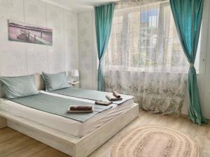 A bed or beds in a room at Apartments in complex ATIA RESORT Még 37 kép