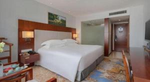 Postel nebo postele na pokoji v ubytování Xiamen Airlines Quanzhou Hotel