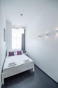 Ένα ή περισσότερα κρεβάτια σε δωμάτιο στο Apartament Górnych Wałów 21