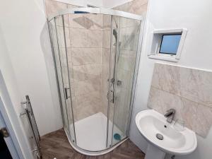 Koupelna v ubytování O5 Property