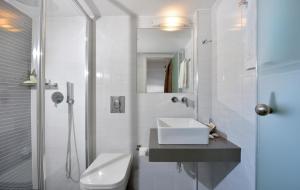 Koupelna v ubytování Hotel Nazos