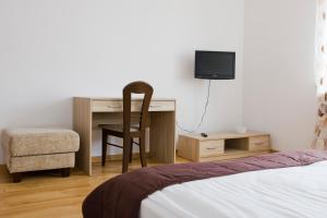 Säng eller sängar i ett rum på Hotel Mława