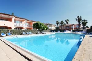 The swimming pool at or close to Résidence Odalys La Palmeraie