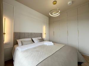 Ένα ή περισσότερα κρεβάτια σε δωμάτιο στο Apartament Premium Przy Plaży Perłowa Przystań