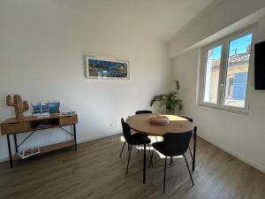 Fotografie z fotogalerie ubytování Duplex au cœur du village de Cassis v destinaci Cassis