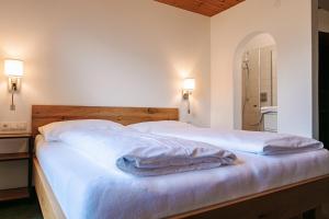 Postel nebo postele na pokoji v ubytování Pension Schlossberg