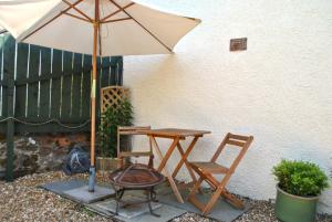 Kawasan patio atau luaran di Seaglass Cottage Anstruther- stylish seaside stay