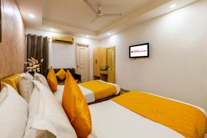 Postel nebo postele na pokoji v ubytování Hotel Jageer Palace Near Mayapuri Metro Station