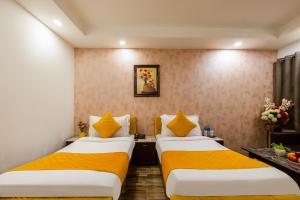 Postel nebo postele na pokoji v ubytování Hotel Jageer Palace Near Mayapuri Metro Station
