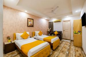 Postel nebo postele na pokoji v ubytování Hotel Jageer Palace Near Mayapuri Metro Station