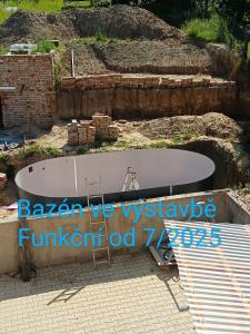 Fotografia z galérie ubytovania Pokoje v přízemí RD - terasa, bazén, zahrada v destinácii Nechvalín