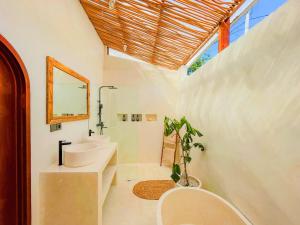 Ένα μπάνιο στο Mango Valley 3 Villa & Gym - Kuta Central Lombok +15 φωτογραφίες