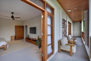 Μια τηλεόραση ή/και κέντρο ψυχαγωγίας στο Villa Reviva - 3BR Seminyak