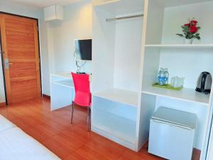 TV a/nebo společenská místnost v ubytování Ma Non Nont Hotel & Apartment