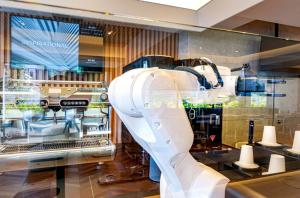 een witte föhn in een winkeletalage bij Haeundae The Van Hotel in Busan +64 foto's