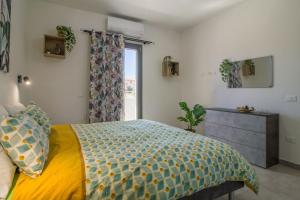 Posteľ alebo postele v izbe v ubytovaní Casa Vacanze Oltre La Caletta - 350 mt dalla spiaggia