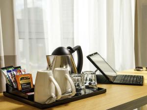 Příslušenství pro přípravu čaje a kávy v ubytování ibis Styles Glasgow Central