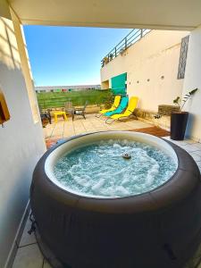 Balkón nebo terasa v ubytování T3 Le Frangipanier - Terrasse Jardin & Jacuzzi