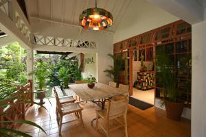 Posezení v ubytování Huma Yogyakarta Hostel