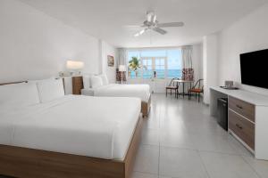 Grand Decameron Montego Beach, A Trademark All-Inclusive Resortにあるベッド