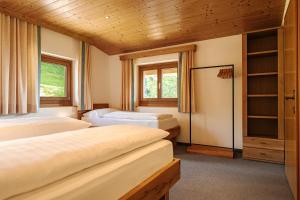 Postel nebo postele na pokoji v ubytování Pension Schlossberg