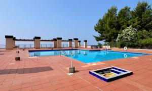 Swimmingpoolen hos eller tæt på Bilocale con piscina condominiale