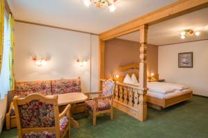 Postel nebo postele na pokoji v ubytování Posthotel Radstadt