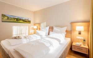 Postel nebo postele na pokoji v ubytování Hotel & Restaurant Gasthof Belchenblick