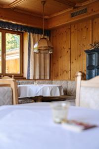 Postel nebo postele na pokoji v ubytování Pension Schlossberg