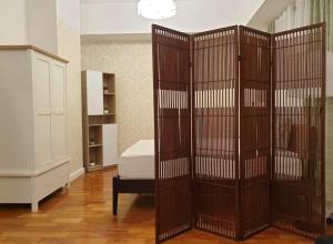 Una cama o camas en una habitación de Spacious Studio no balcony in Mosaic Tower with WiFi and Smart TV