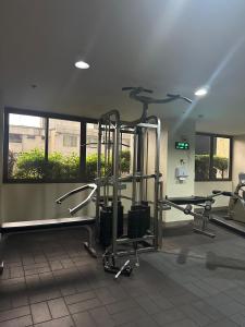 Gimnasio o equipo deportivo en Spacious Studio no balcony in Mosaic Tower with WiFi and Smart TV