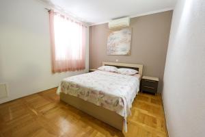 Postel nebo postele na pokoji v ubytování Apartments Avdić