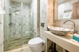 Bilik mandi di Gallery Inn Old Tbilisi +32 gambar