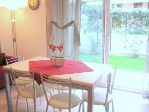 Fotografia z galérie ubytovania Small residence with swimming pool and 8 lovely apartments v destinácii Lazise