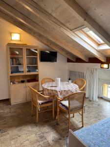 a dining room with a table and chairs at Residence Armonia in Boario Terme