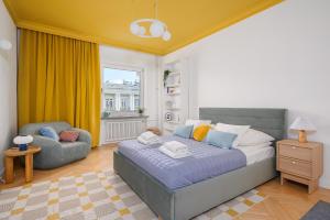 Кровать или кровати в номере Marszalkowska Metro Politechnika by P&O Serviced Apartments