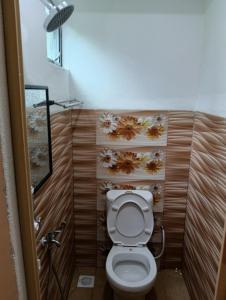 Ένα μπάνιο στο D'harmonis homestay