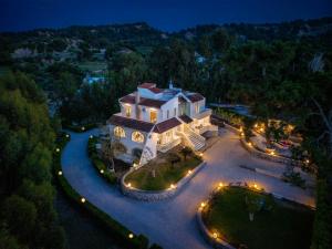 Peisaj natural din apropierea acestei vile