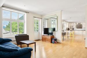 Køkken eller tekøkken på 4-Bedroom Apartment with Balcony + 9 billeder