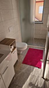 Ένα μπάνιο στο Apartman Weiß House