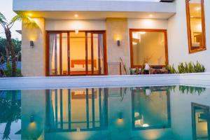 a house with a swimming pool in front of it at Sari sky villa in Bangli